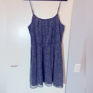 Fun summer dress in navy with a fun polka dot pattern